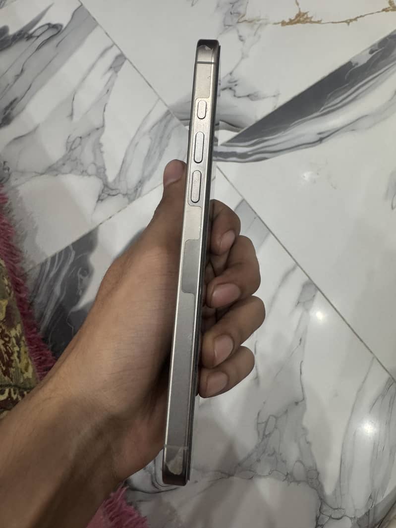 Apple iPhone 16 Pro Max 2