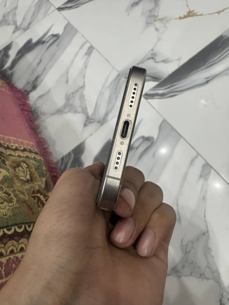 Apple iPhone 16 Pro Max 3