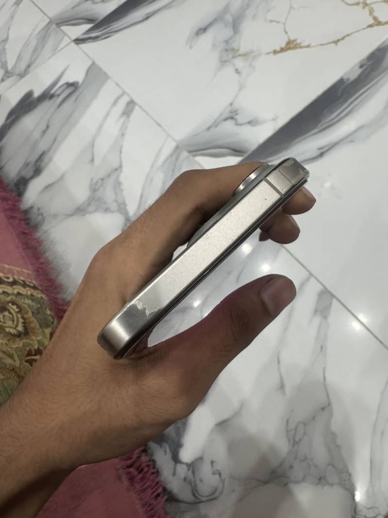 Apple iPhone 16 Pro Max 4