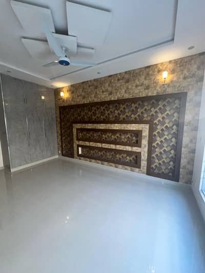 Rawalpindi Bahria Town Phase8 7 Marla House Available For Rent