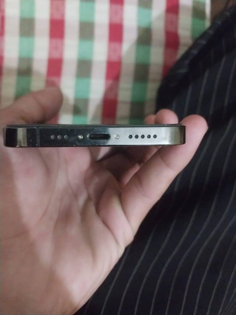 Apple iPhone 12 Pro 4