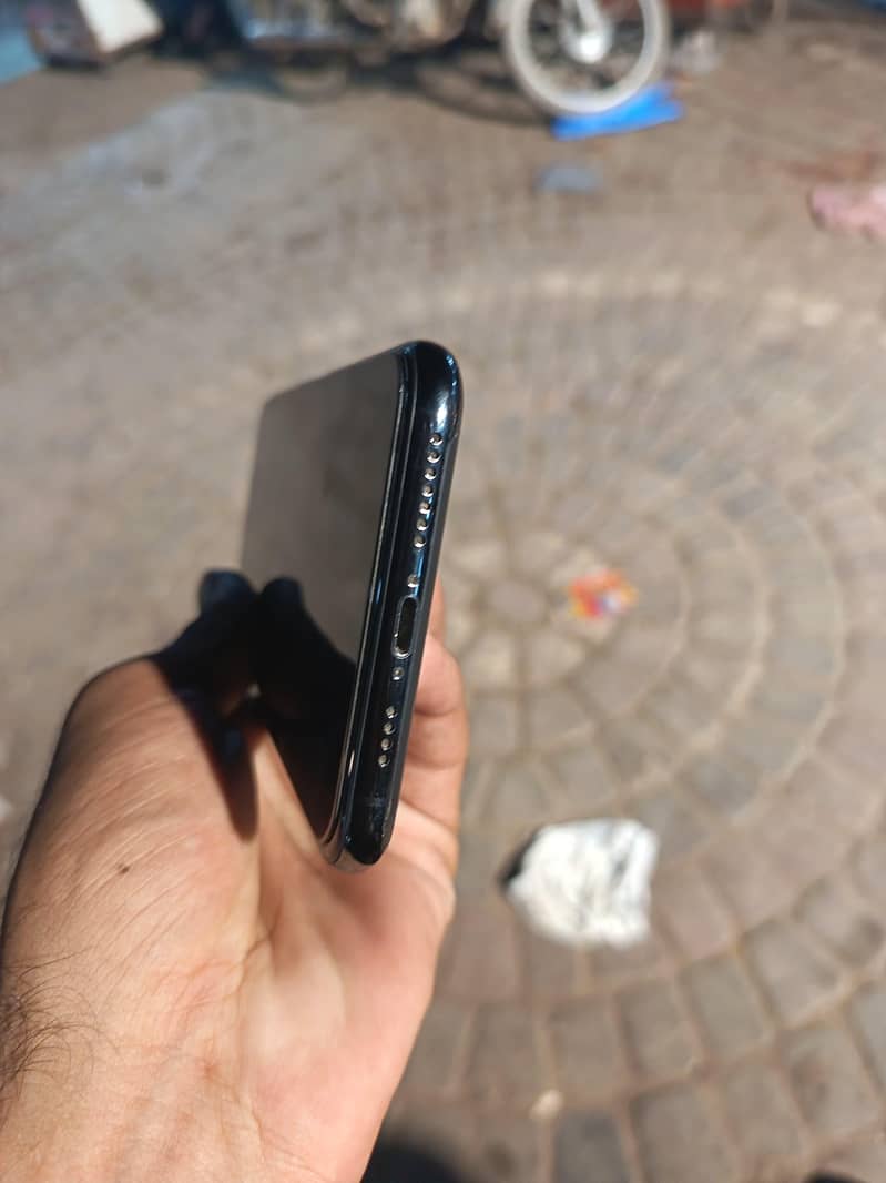 Apple iPhone 11 Pro Max 2