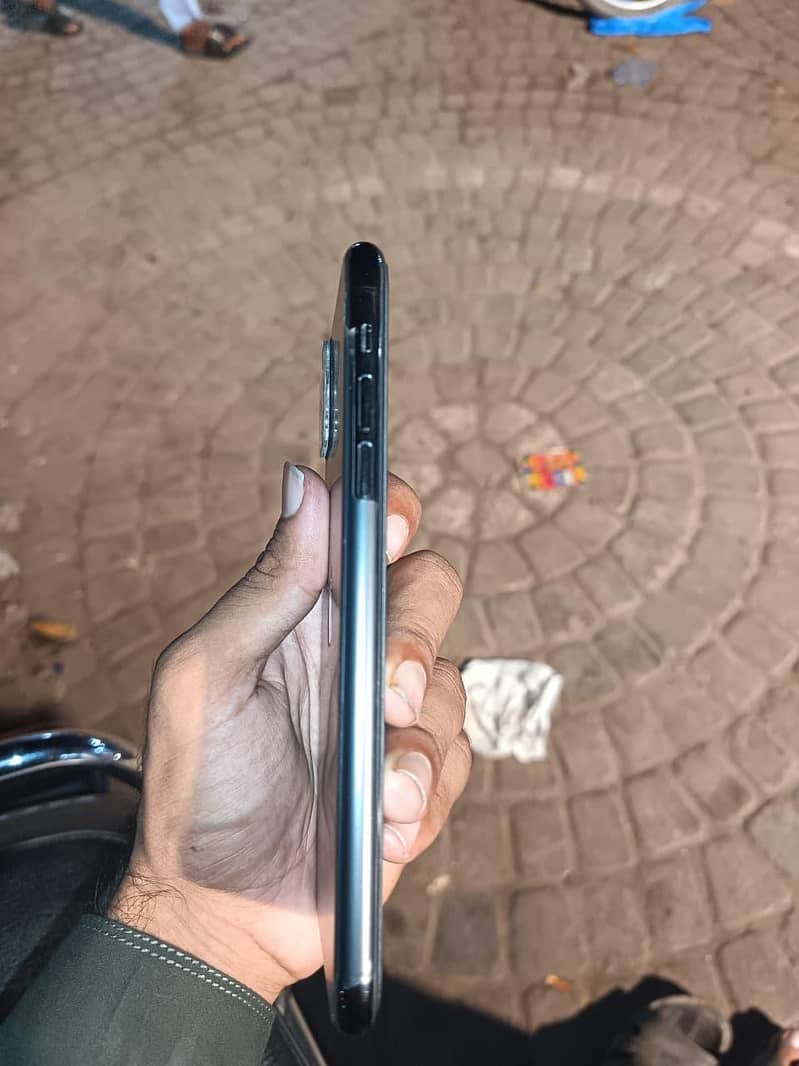 Apple iPhone 11 Pro Max 4