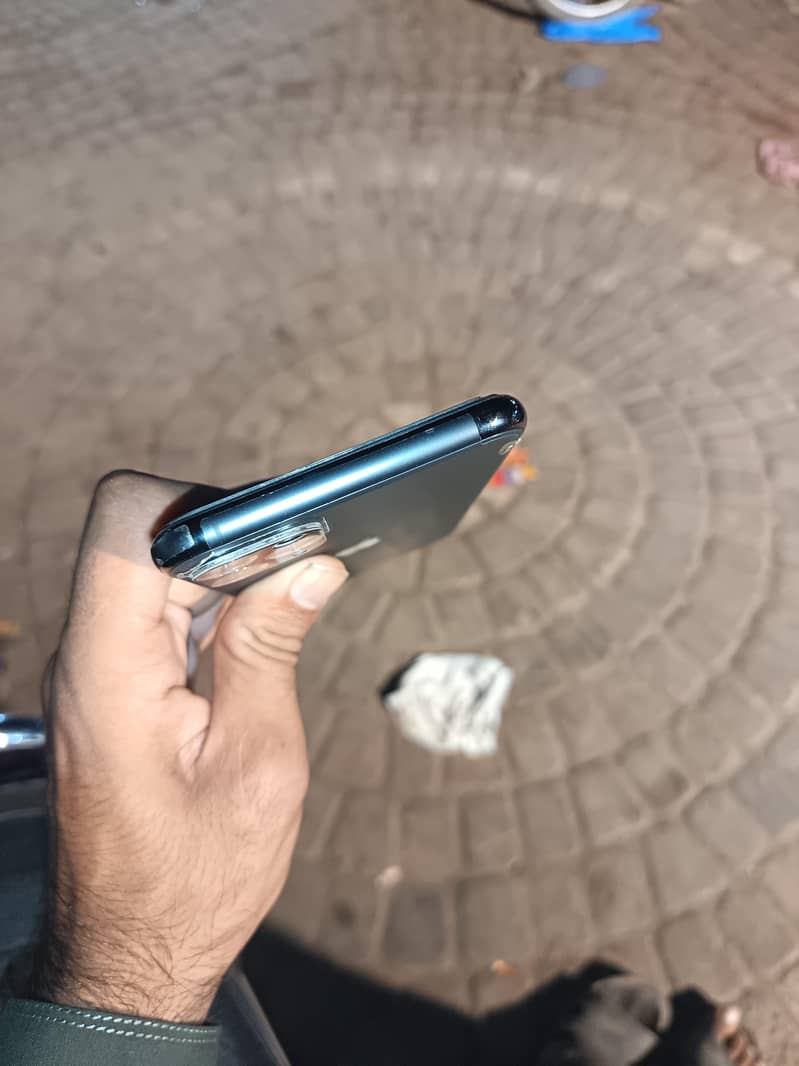 Apple iPhone 11 Pro Max 5
