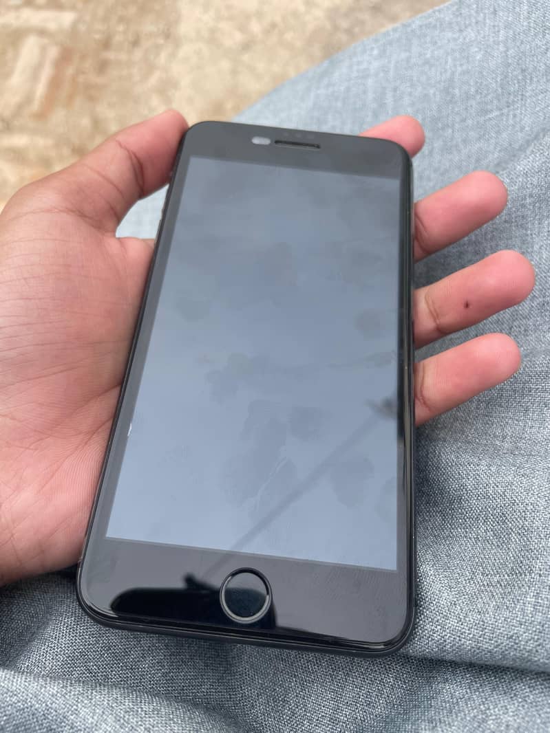 Apple iPhone 8 Plus 1