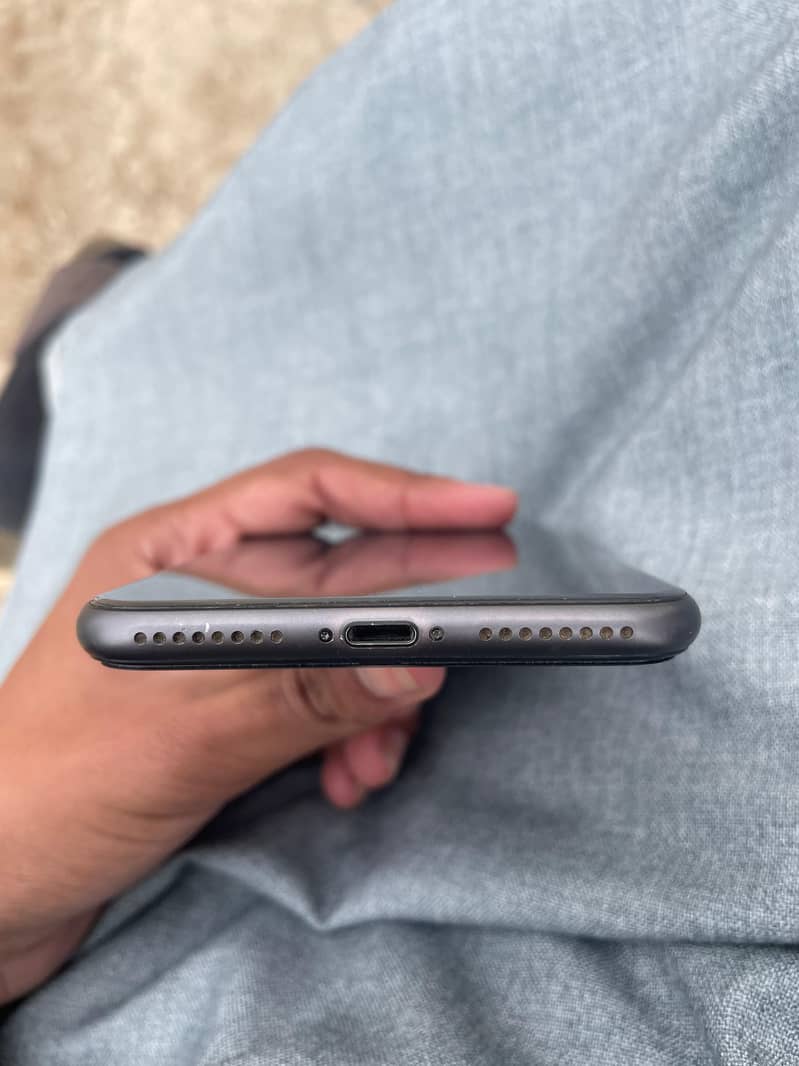 Apple iPhone 8 Plus 2