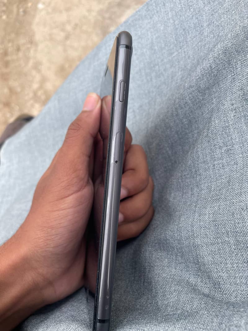 Apple iPhone 8 Plus 3