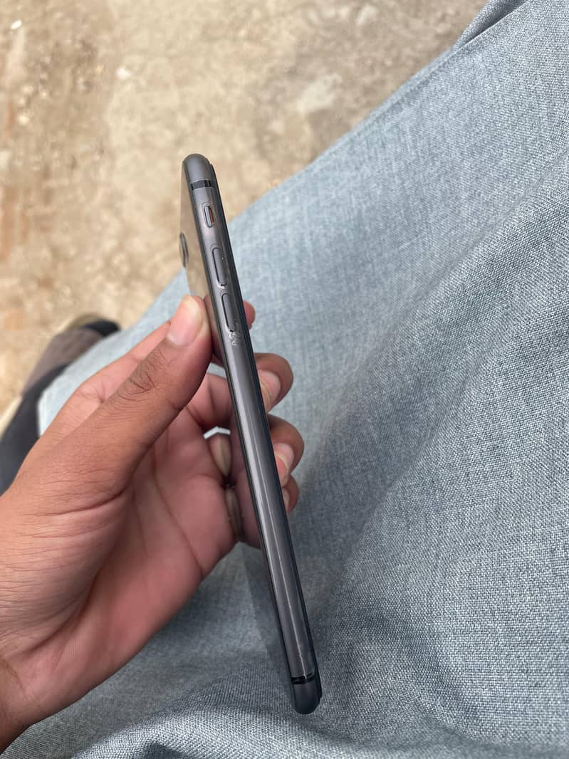 Apple iPhone 8 Plus 4