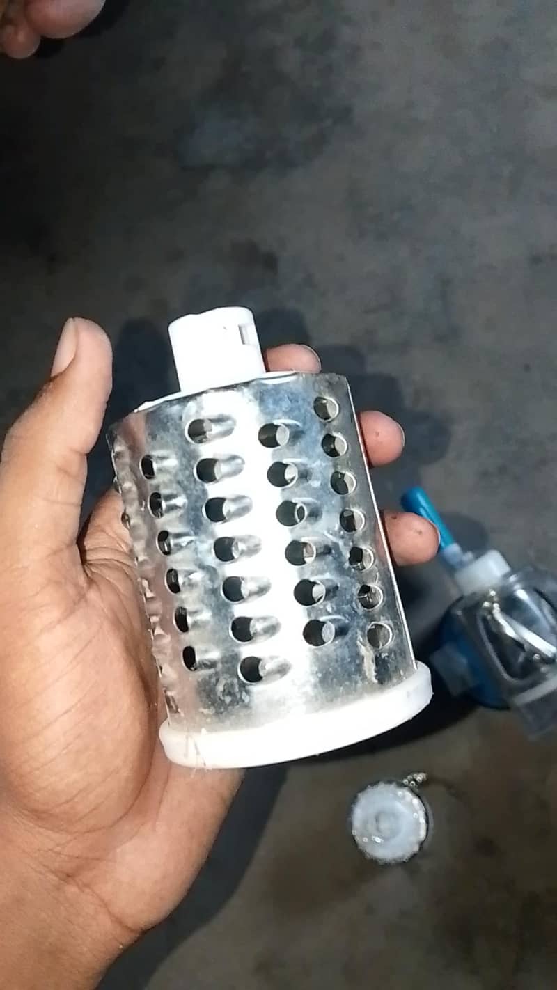Tabletop drum grater 2