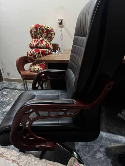Exective chair for Sell excellent condition