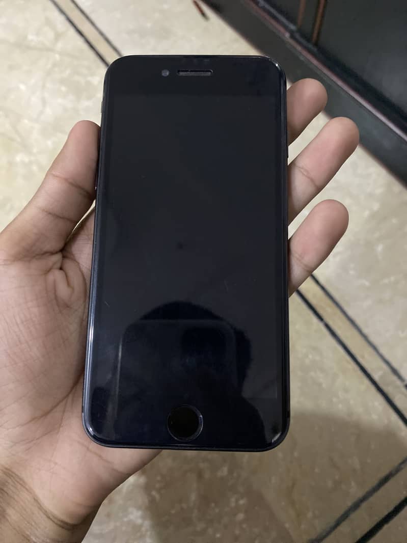 Apple iPhone 8 1
