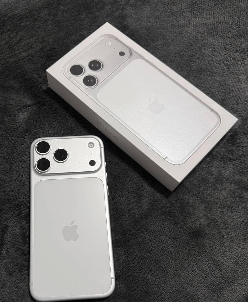 Apple iPhone 17 Pro Max 0