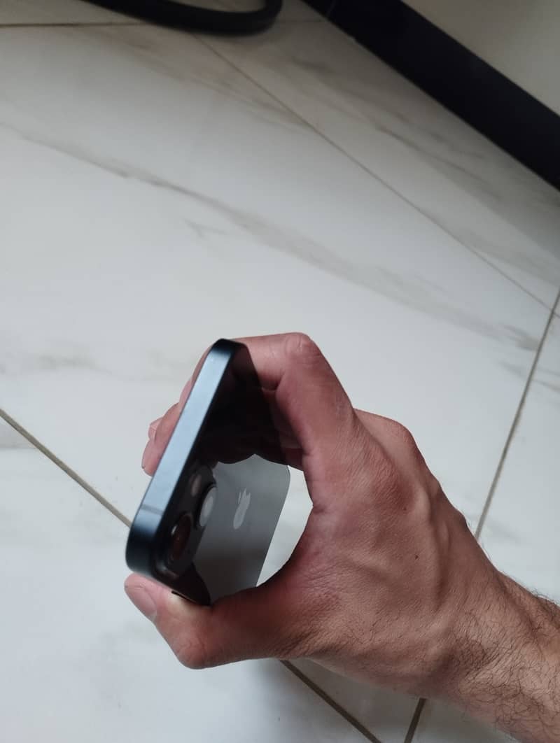 Apple iPhone 14 3