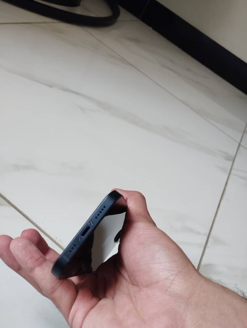 Apple iPhone 14 4