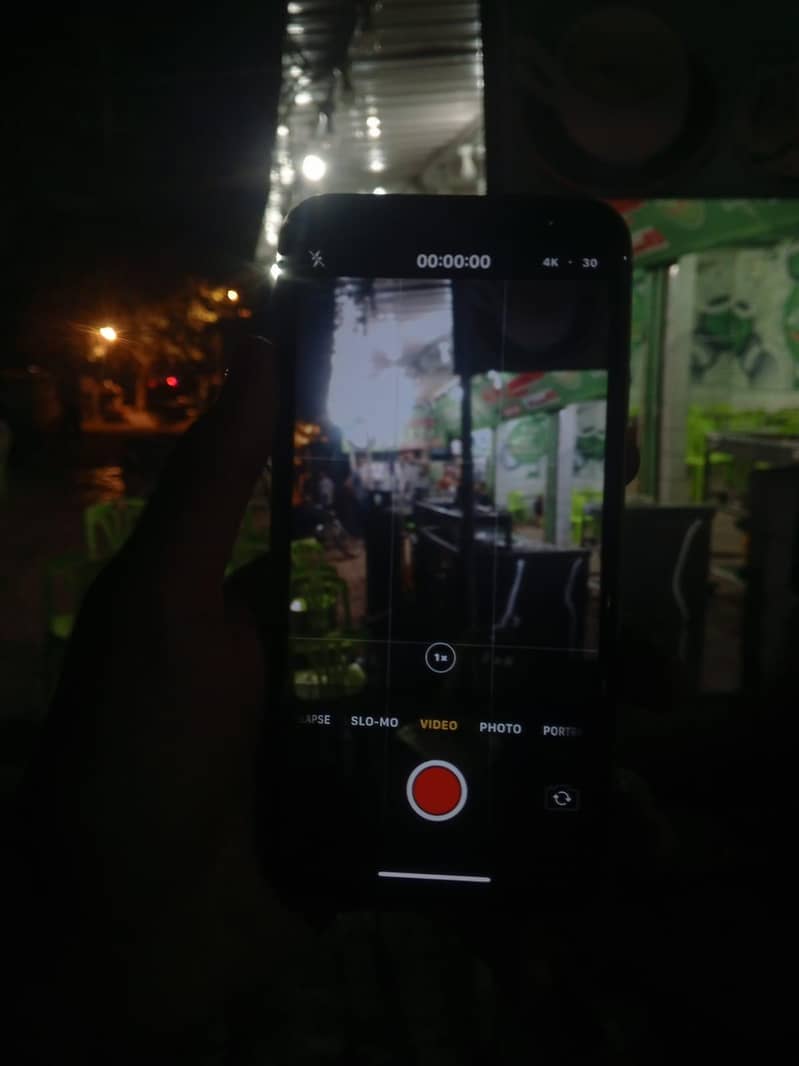 Apple iPhone X 4