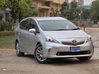 Toyota Prius Alpha 2011
