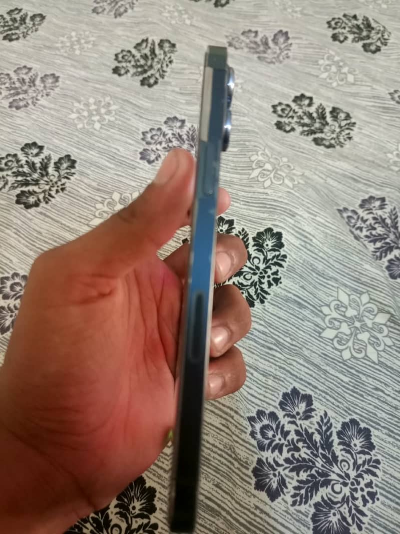 Apple iPhone 12 Pro Max 4