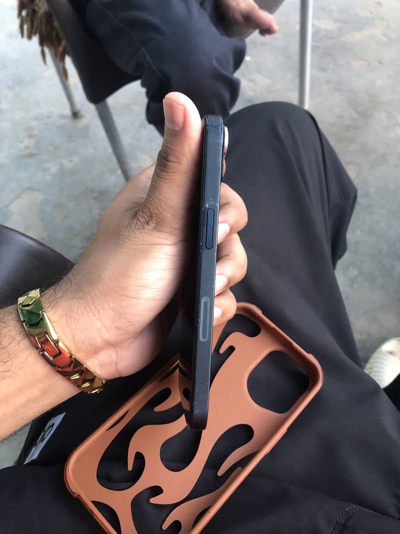 Apple iPhone 13 4