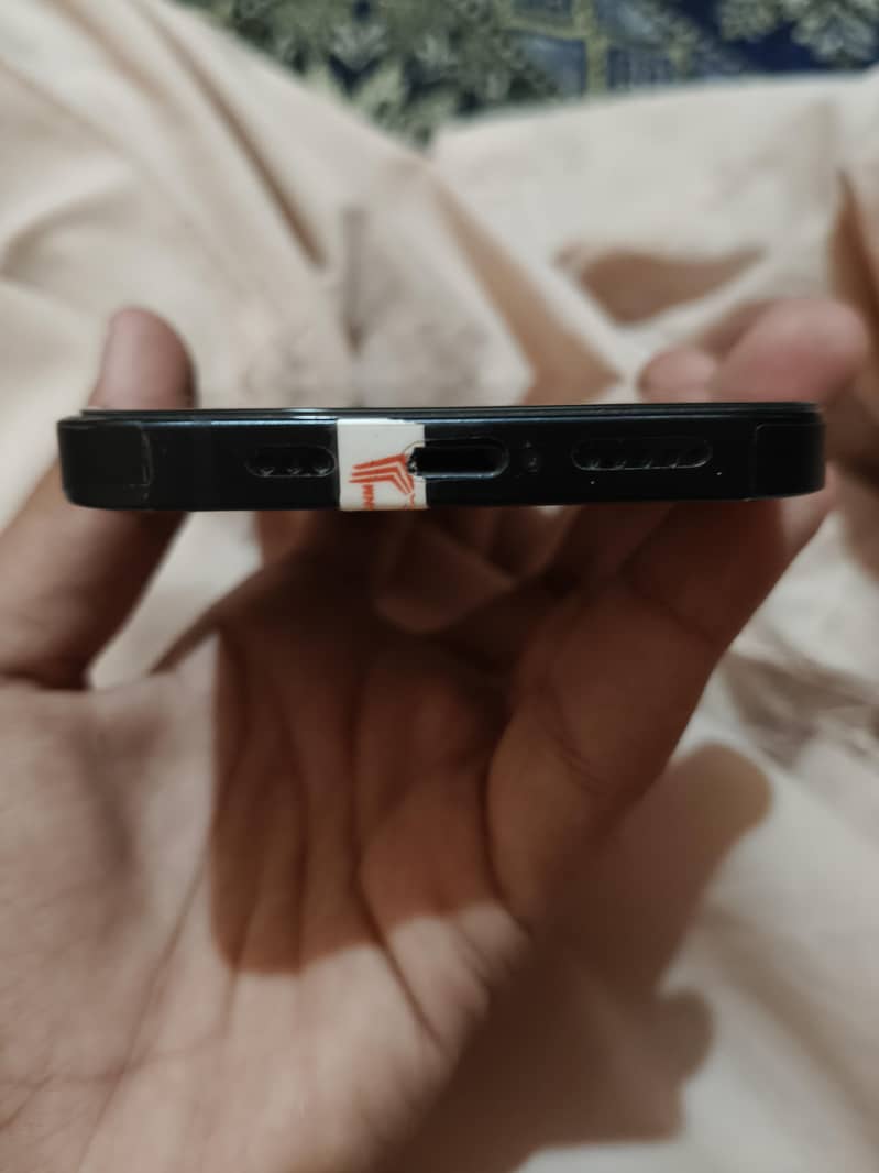 Apple iPhone 13 2