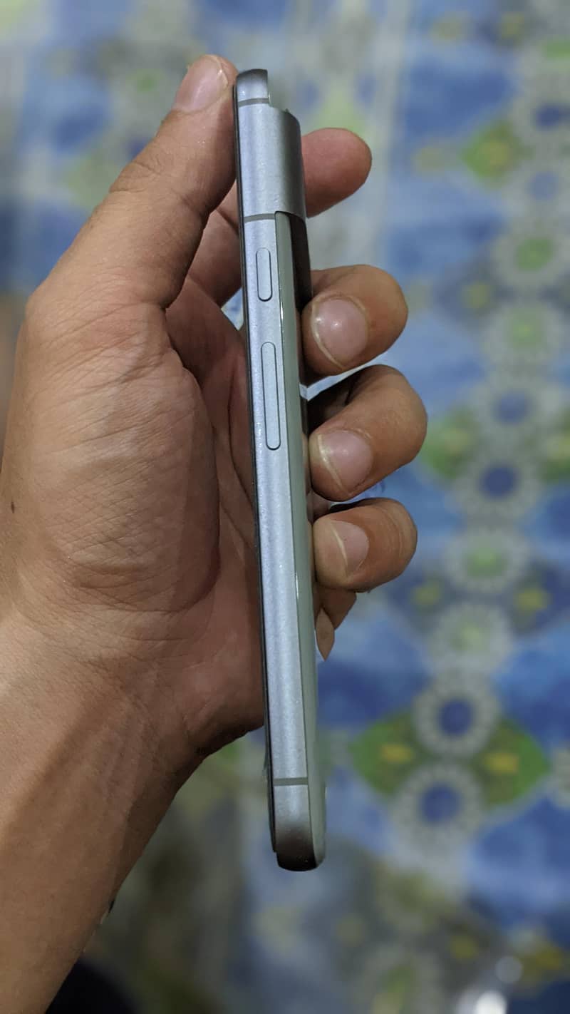 Google Pixel 8 5