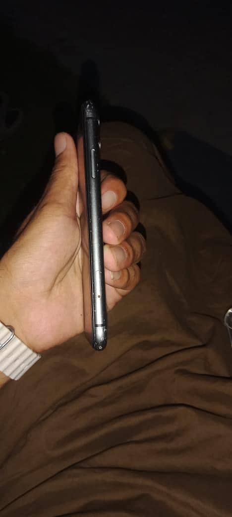 Apple iPhone 11 4