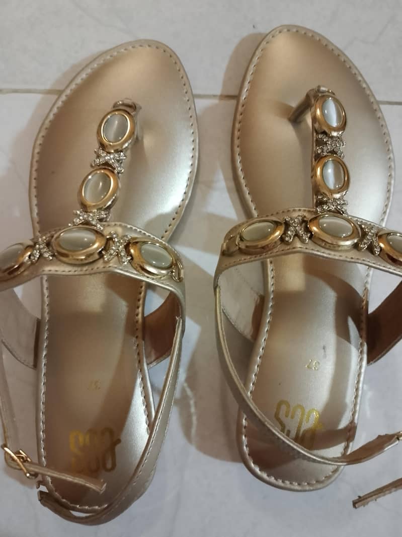 Brand new CSs sandel 1