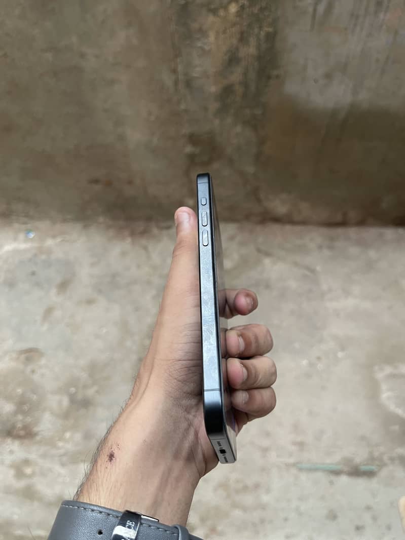 Apple iPhone 15 Pro Max 1