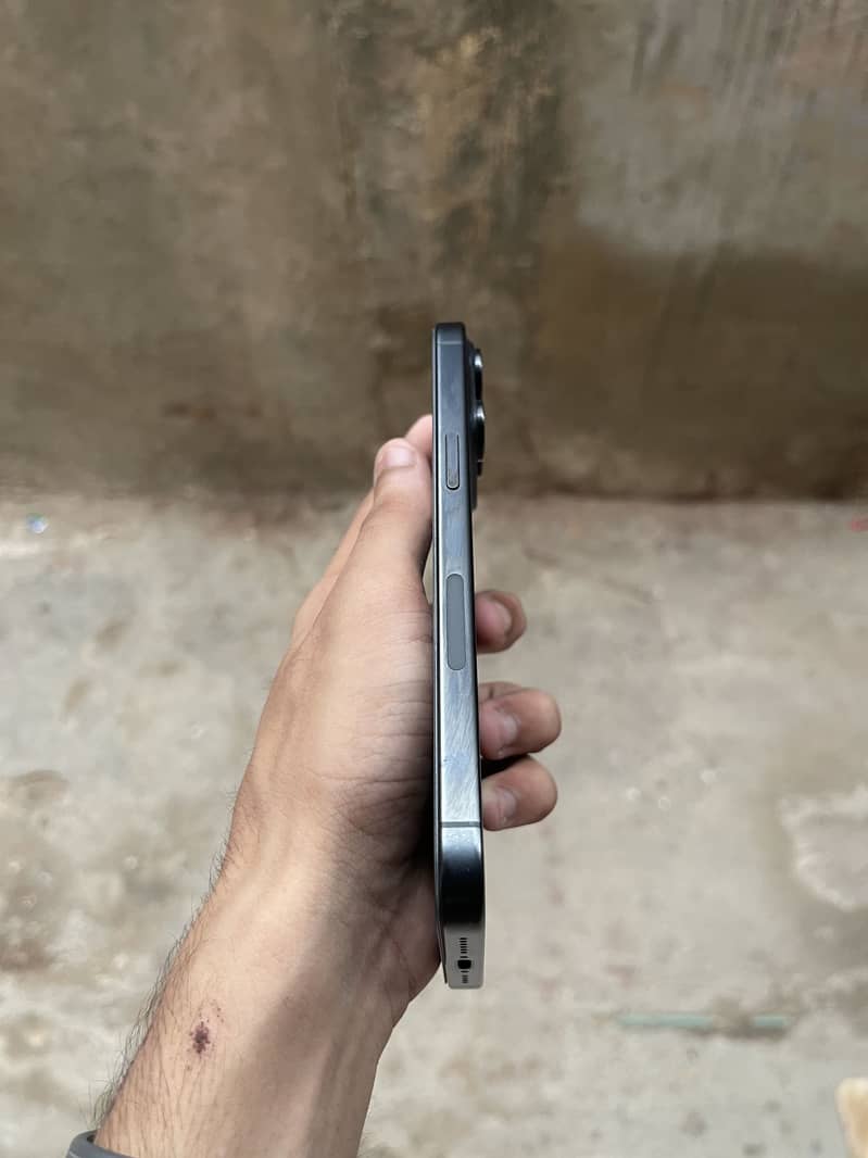 Apple iPhone 15 Pro Max 2