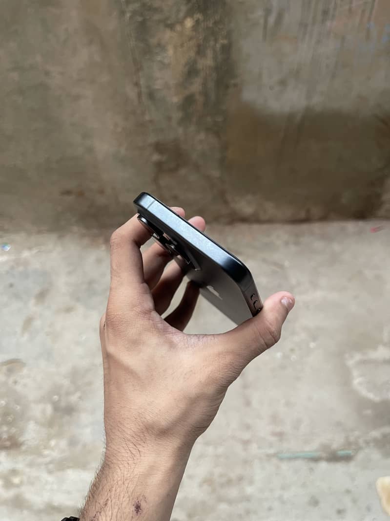 Apple iPhone 15 Pro Max 3