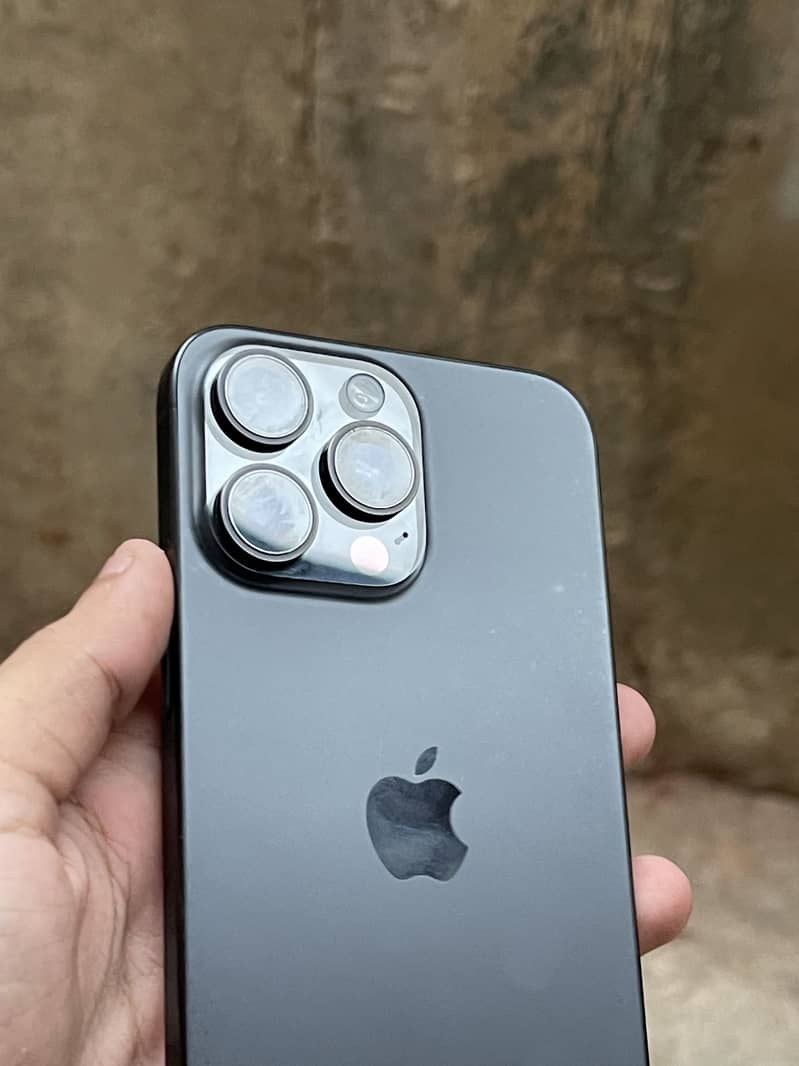 Apple iPhone 15 Pro Max 11