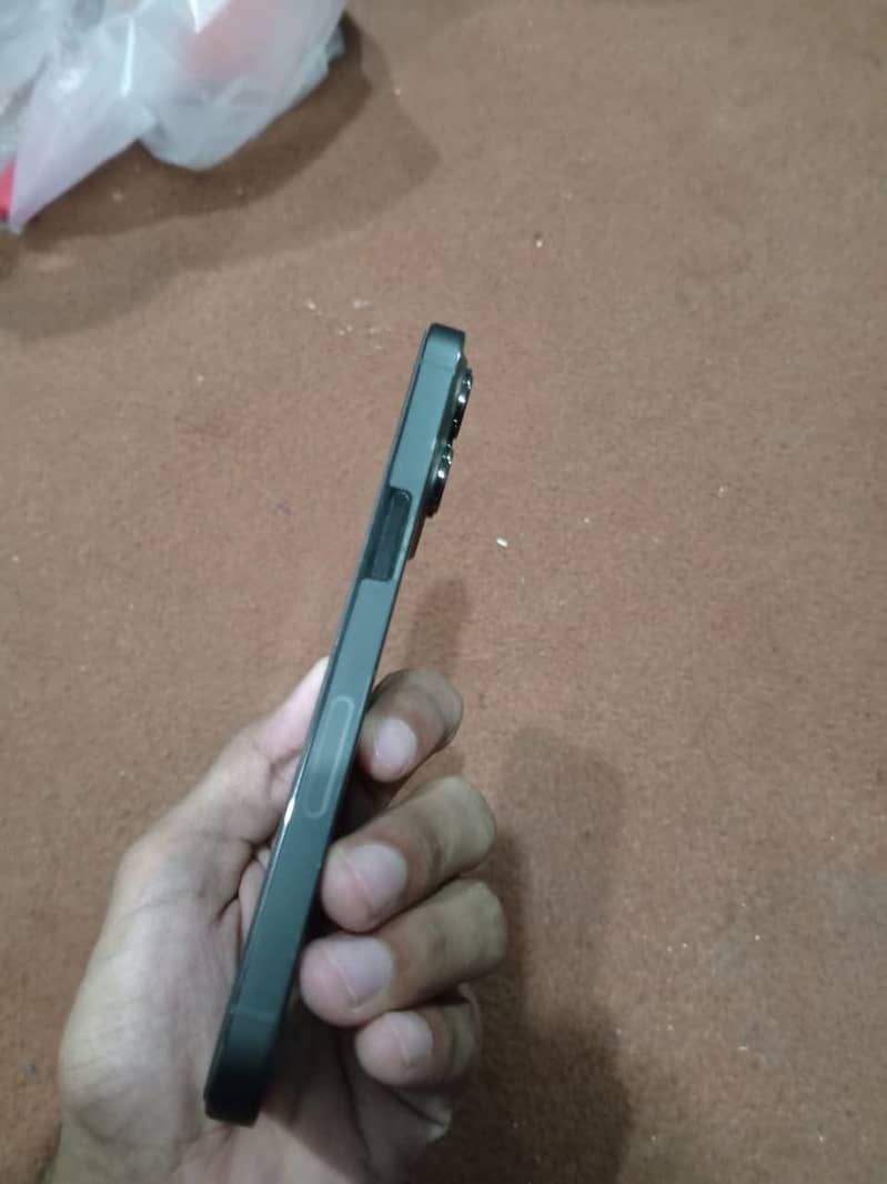 Apple iPhone 13 Pro 2