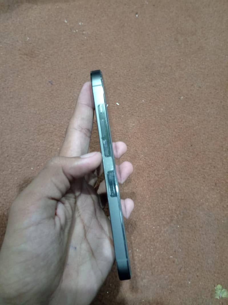Apple iPhone 13 Pro 4