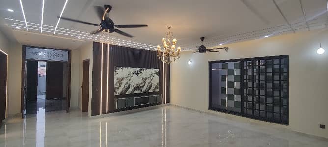 1 KANAL BRAND NEW HOUSE FOR SALE