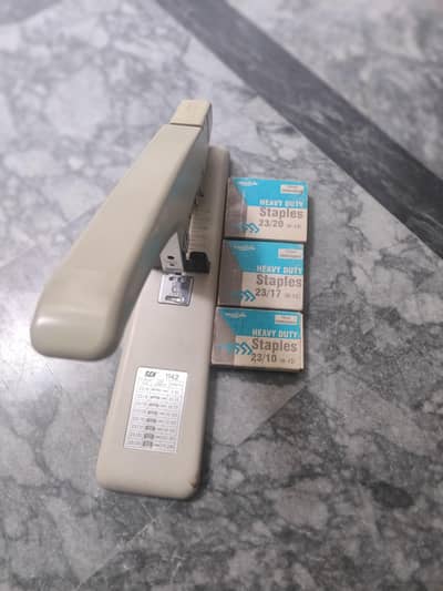 Heavy-Duty Stapler – Excellent Working Condition