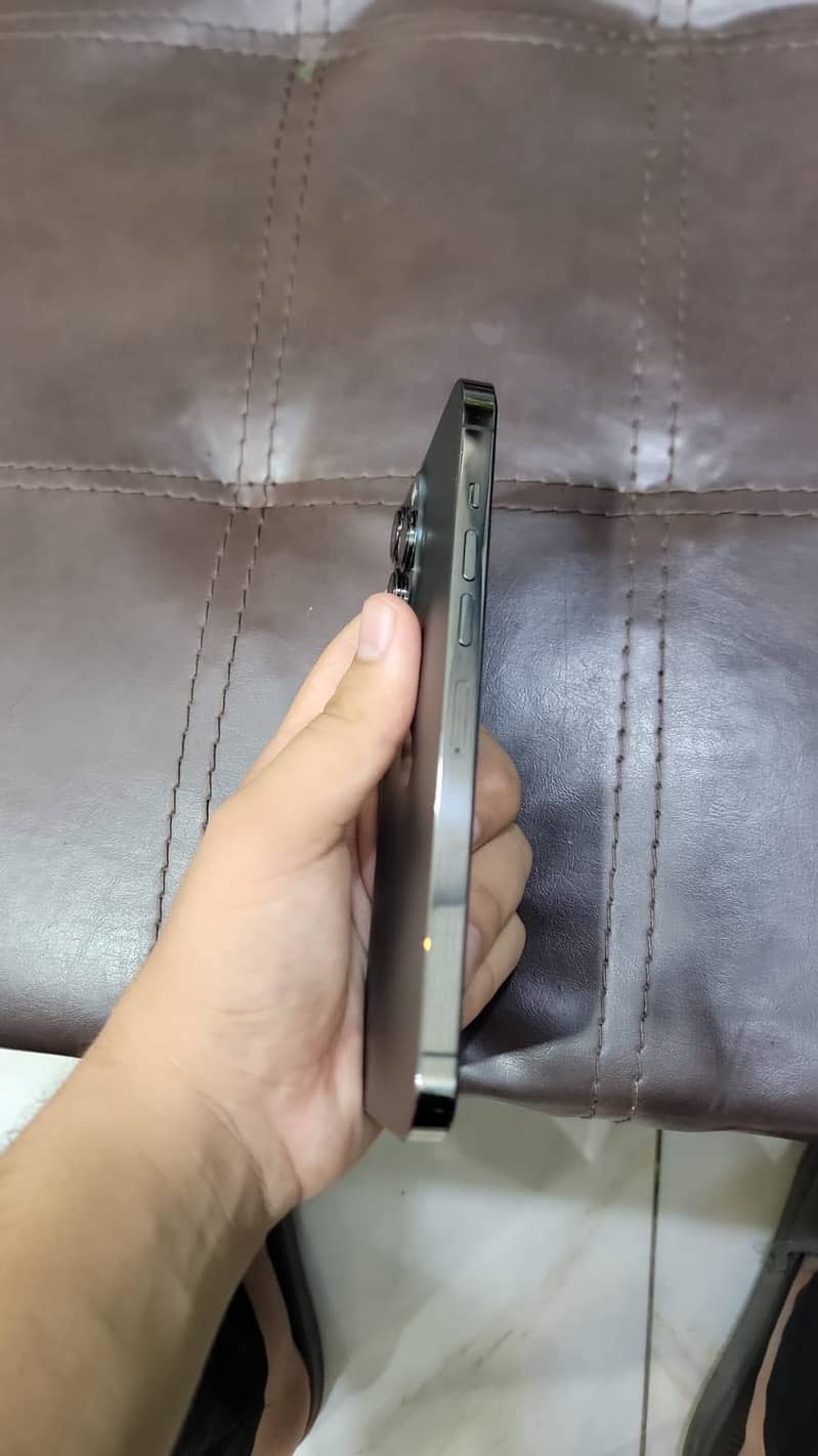 Apple iPhone 13 Pro Max 4