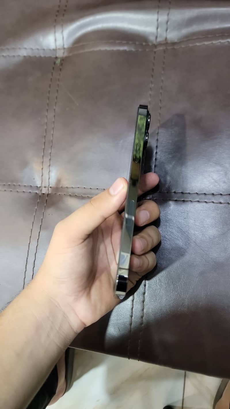Apple iPhone 13 Pro Max 5