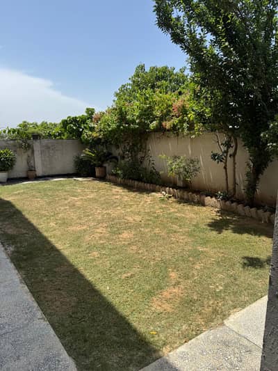 House of size 1 kanal for sale in ECHS D-18