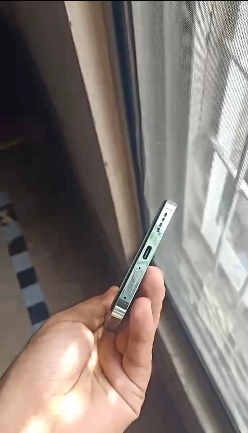 Realme 12 Plus 1