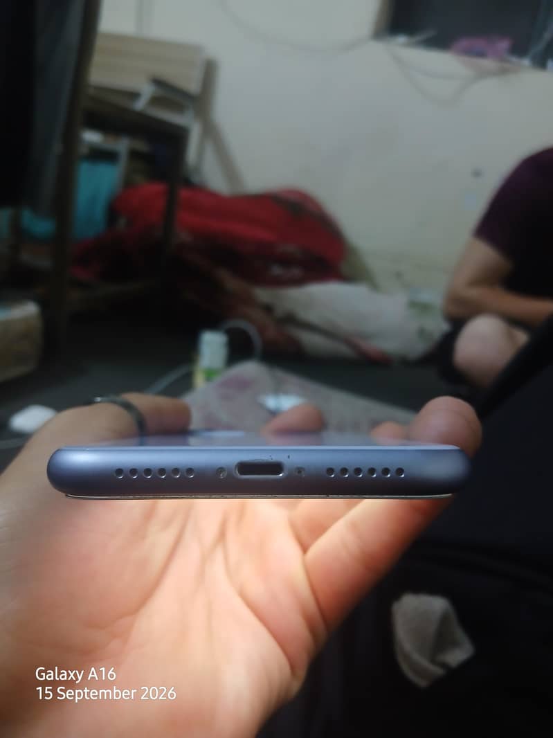 Apple iPhone 11 3