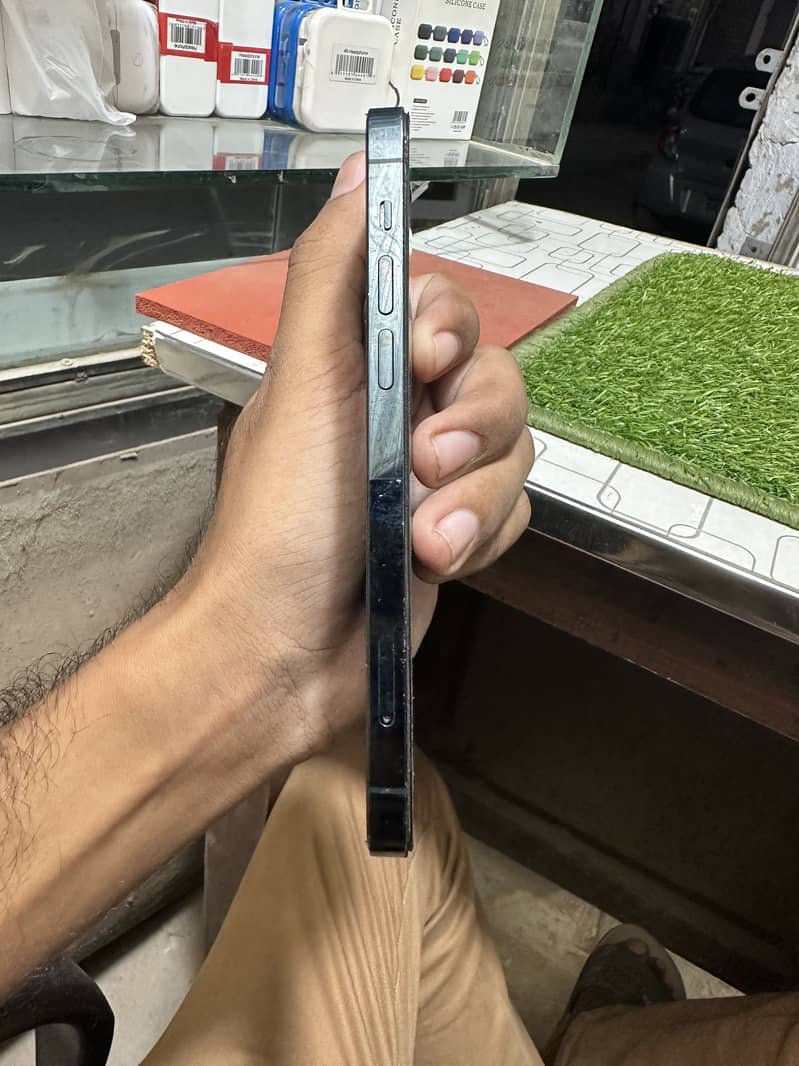 iPhone 12 Pro 4