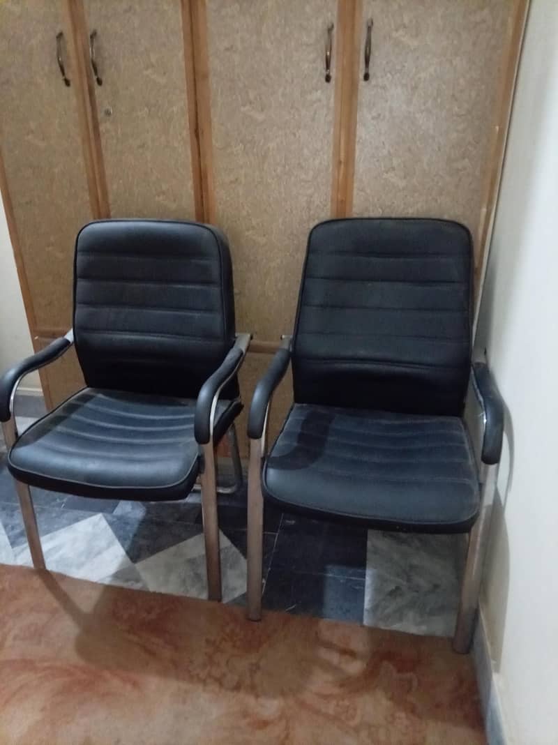 Manager Table and chairs 5