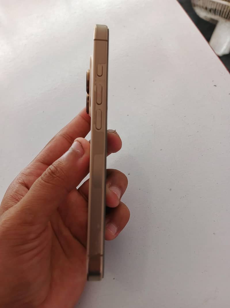 Apple iPhone 16 Pro 2
