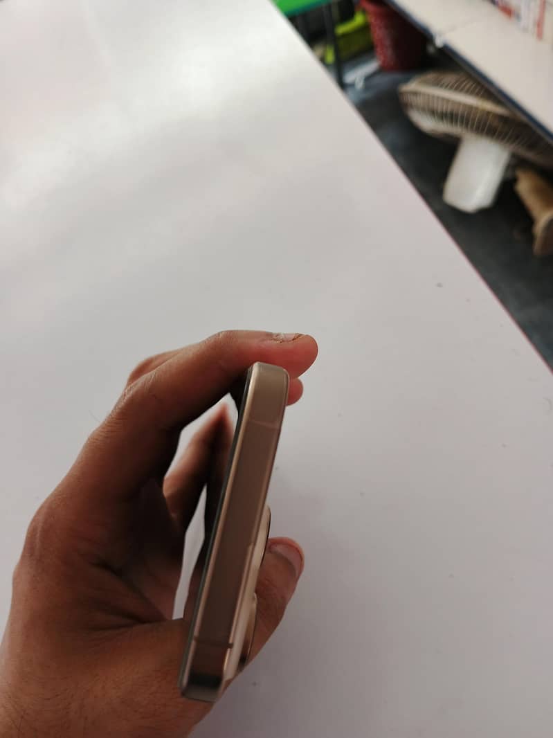 Apple iPhone 16 Pro 5