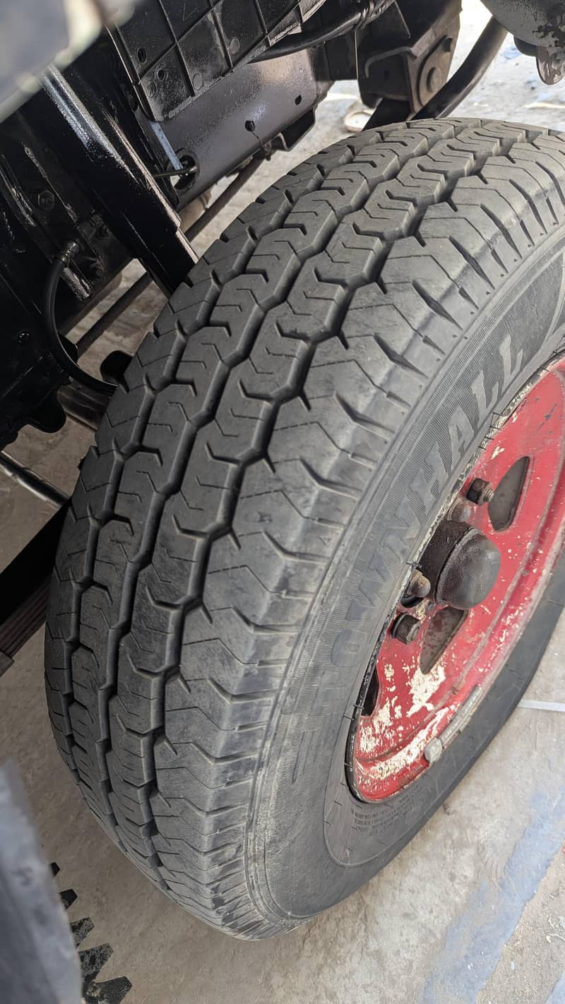 نائس گاڑی اور اس میں 4