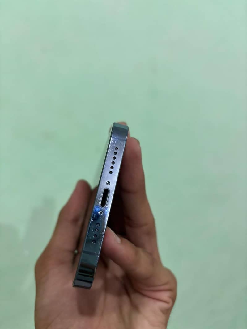 Apple iPhone 13 Pro Max 2