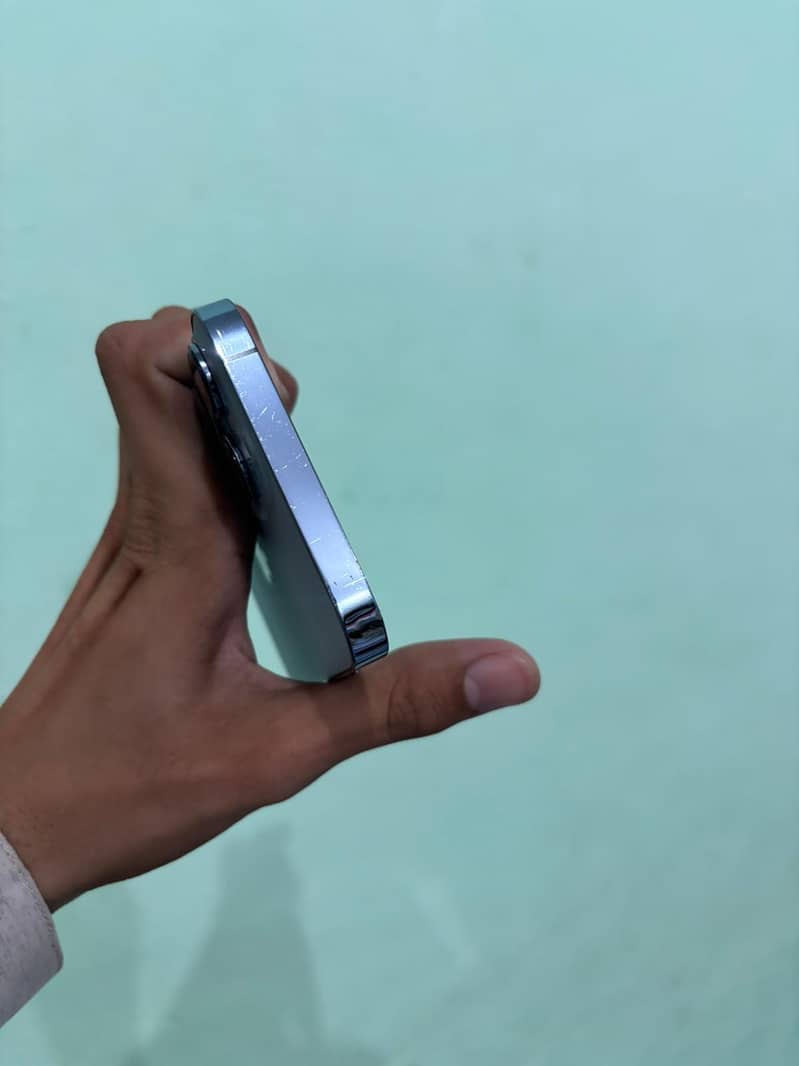 Apple iPhone 13 Pro Max 4