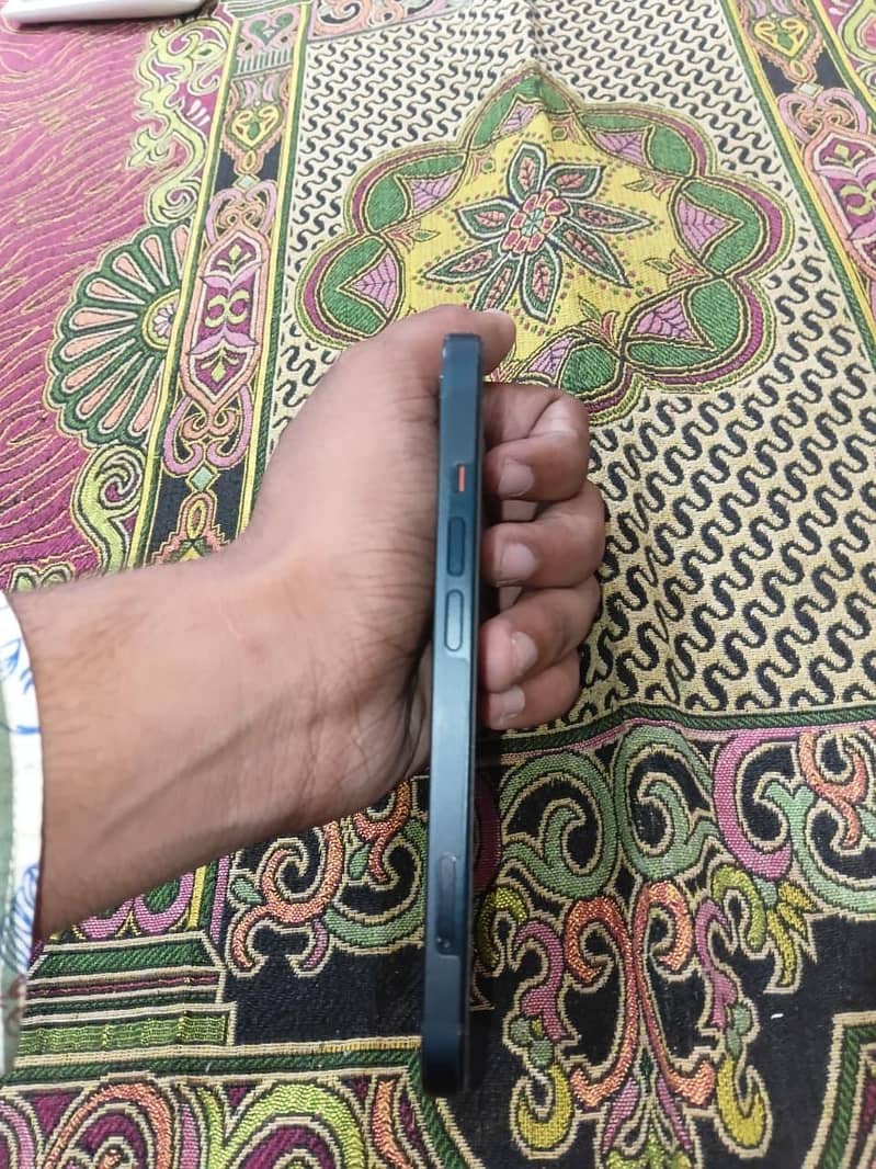 Apple iPhone 13 2
