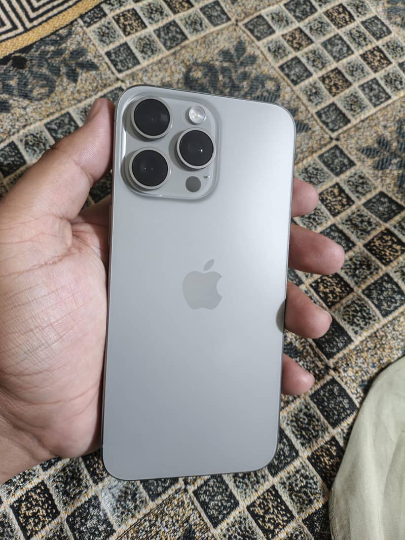 Apple iPhone 15 Pro Max 0