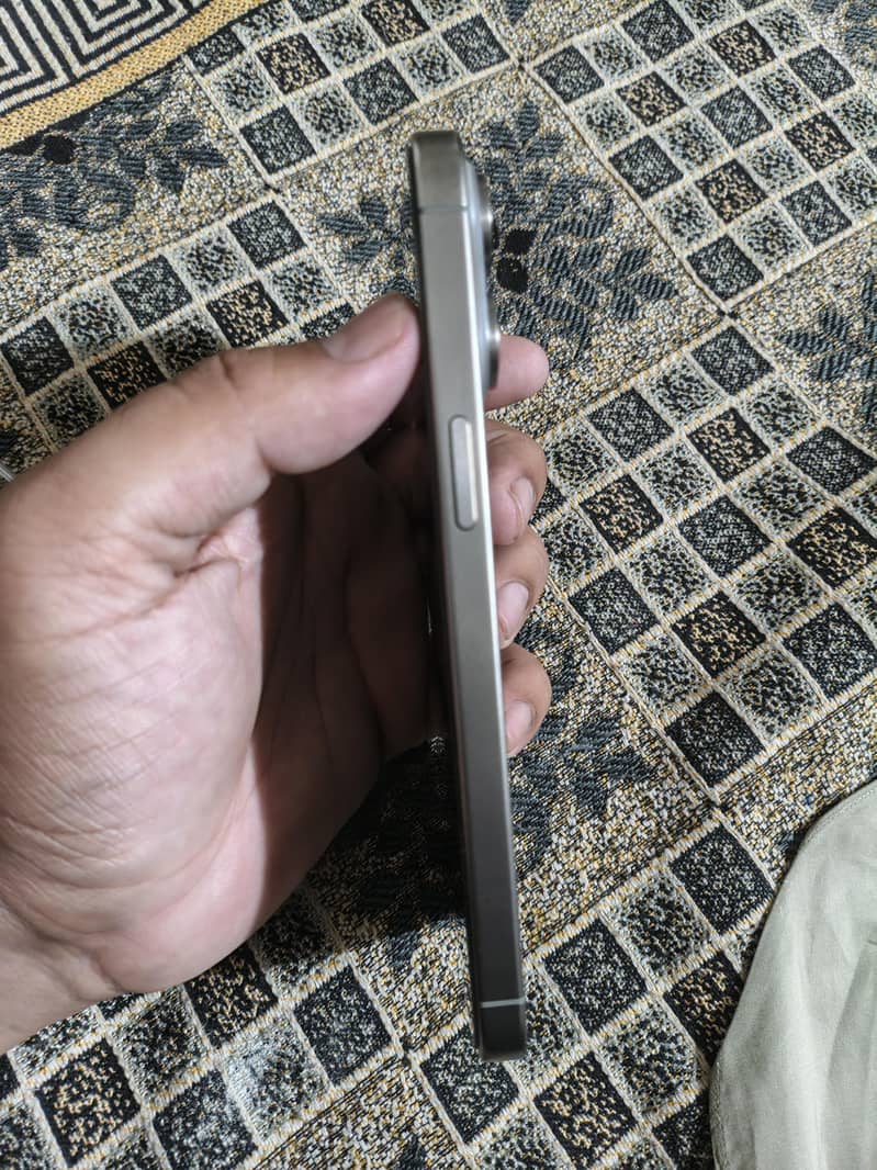 Apple iPhone 15 Pro Max 1