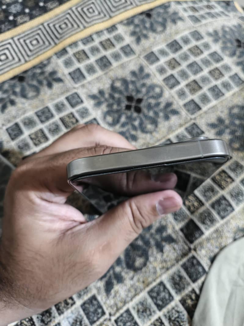Apple iPhone 15 Pro Max 2